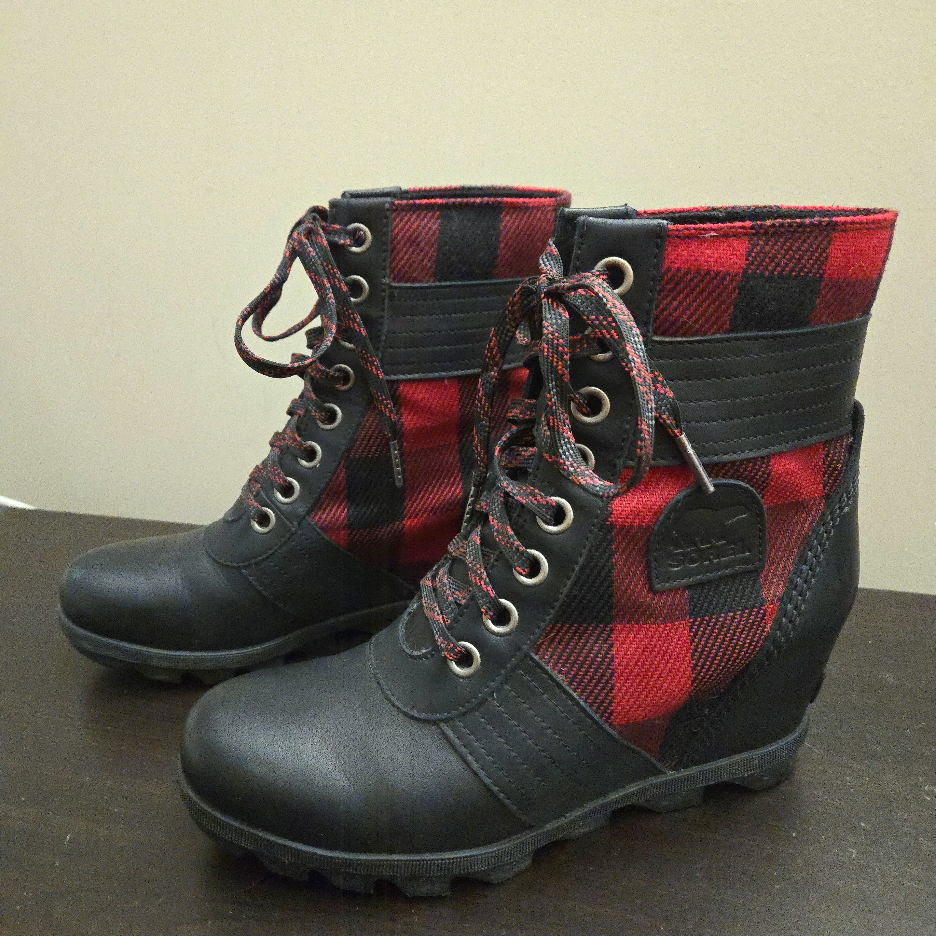 Sorel Lexie Black Red Checkered Buffalo Plaid Lace Up Wedge Ankle Boots